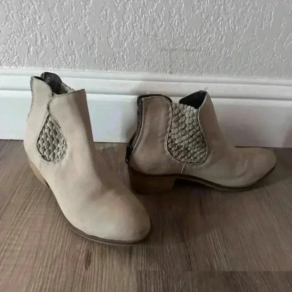 Sbicca Vintage Collection Beige Ankle Boots Braided Detail Women’s Size 6 Casual